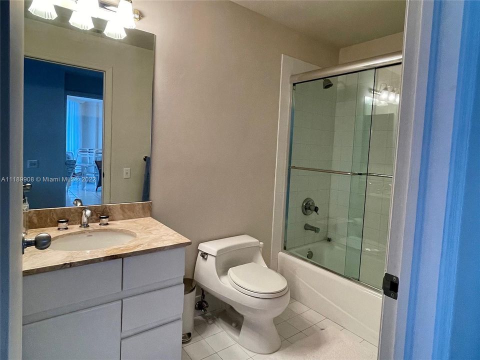 Недавно арендовано: $5,800 (2 спален, 2 ванн, 1400 Квадратных фут)