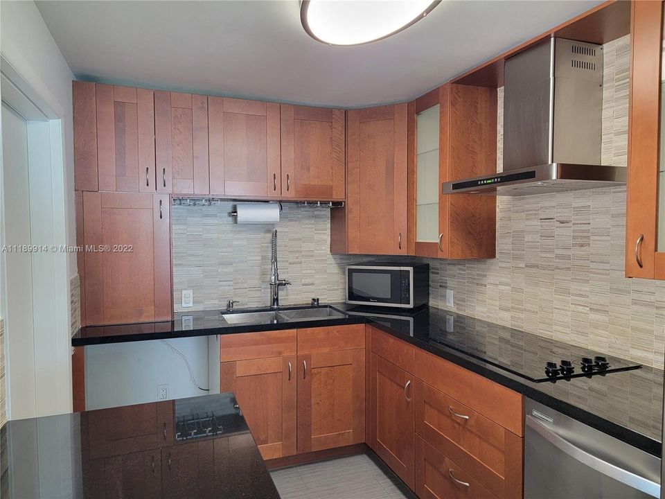 Recently Sold: $279,000 (1 beds, 1 baths, 786 Square Feet)
