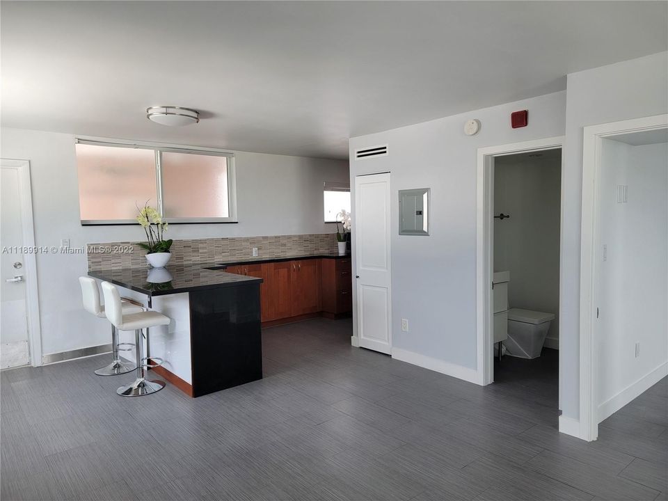 Recently Sold: $279,000 (1 beds, 1 baths, 786 Square Feet)