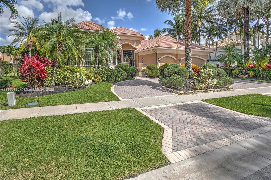 Recently Sold: $1,425,000 (4 beds, 3 baths, 3062 Square Feet)