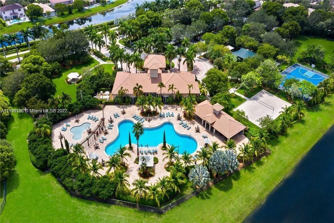 Recently Sold: $1,799,000 (6 beds, 4 baths, 5399 Square Feet)