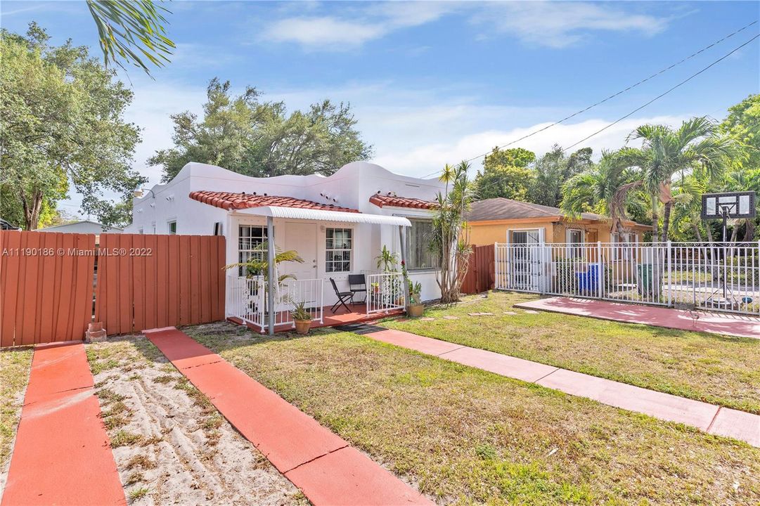 Recently Sold: $475,000 (3 beds, 1 baths, 1389 Square Feet)
