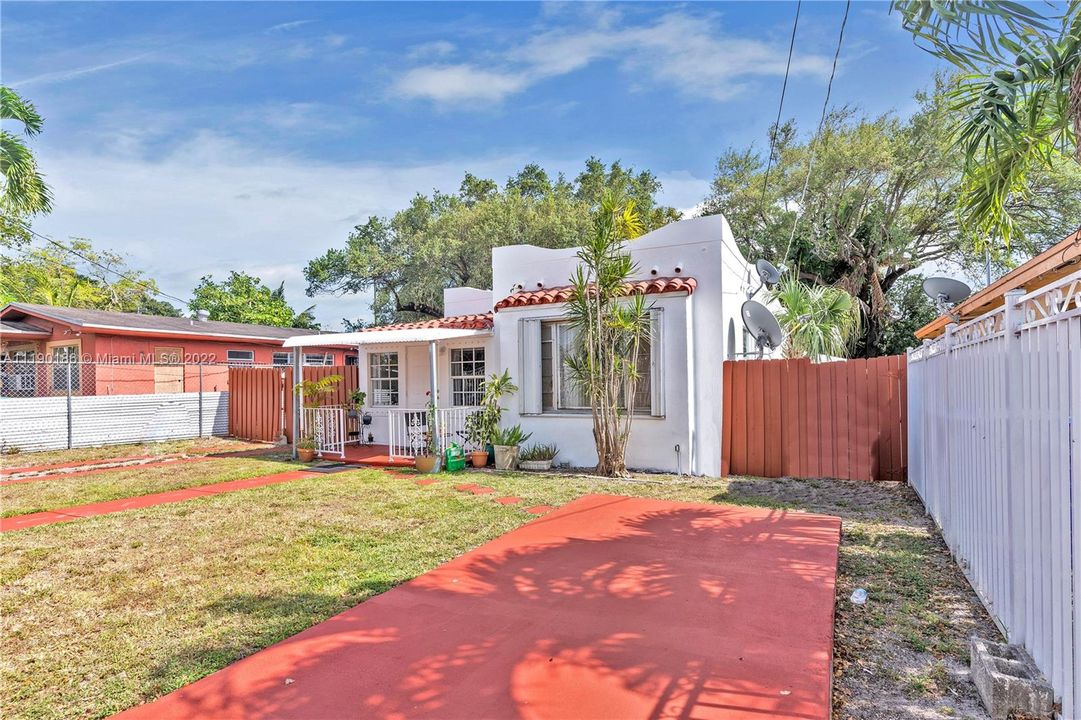 Recently Sold: $475,000 (3 beds, 1 baths, 1389 Square Feet)
