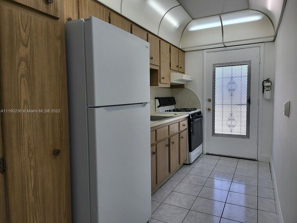 Recently Sold: $125,000 (1 beds, 1 baths, 737 Square Feet)