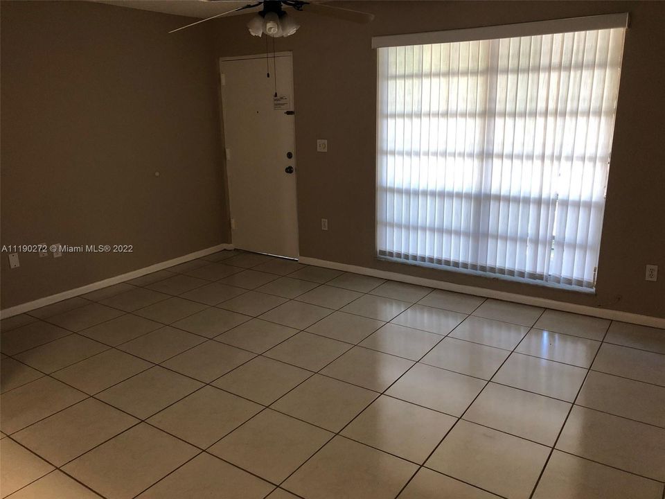 Recently Rented: $1,550 (1 beds, 1 baths, 555 Square Feet)