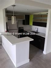 Recently Sold: $150,000 (1 beds, 1 baths, 715 Square Feet)