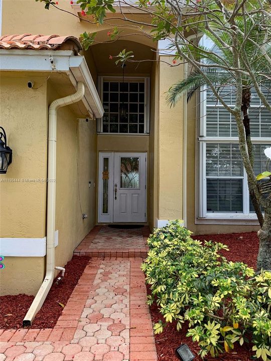 Recently Sold: $840,000 (4 beds, 2 baths, 2546 Square Feet)