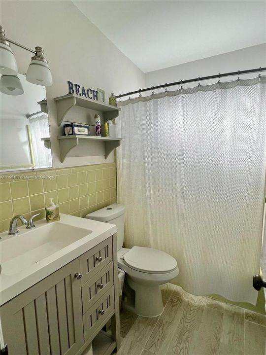 最近租的: $3,200 (2 贝兹, 1 浴室, 1054 平方英尺)