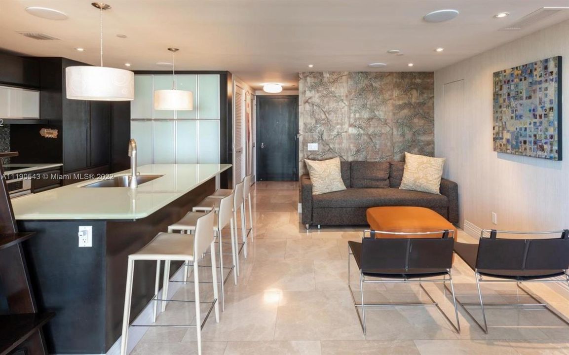 Recently Sold: $1,350,000 (2 beds, 2 baths, 1097 Square Feet)
