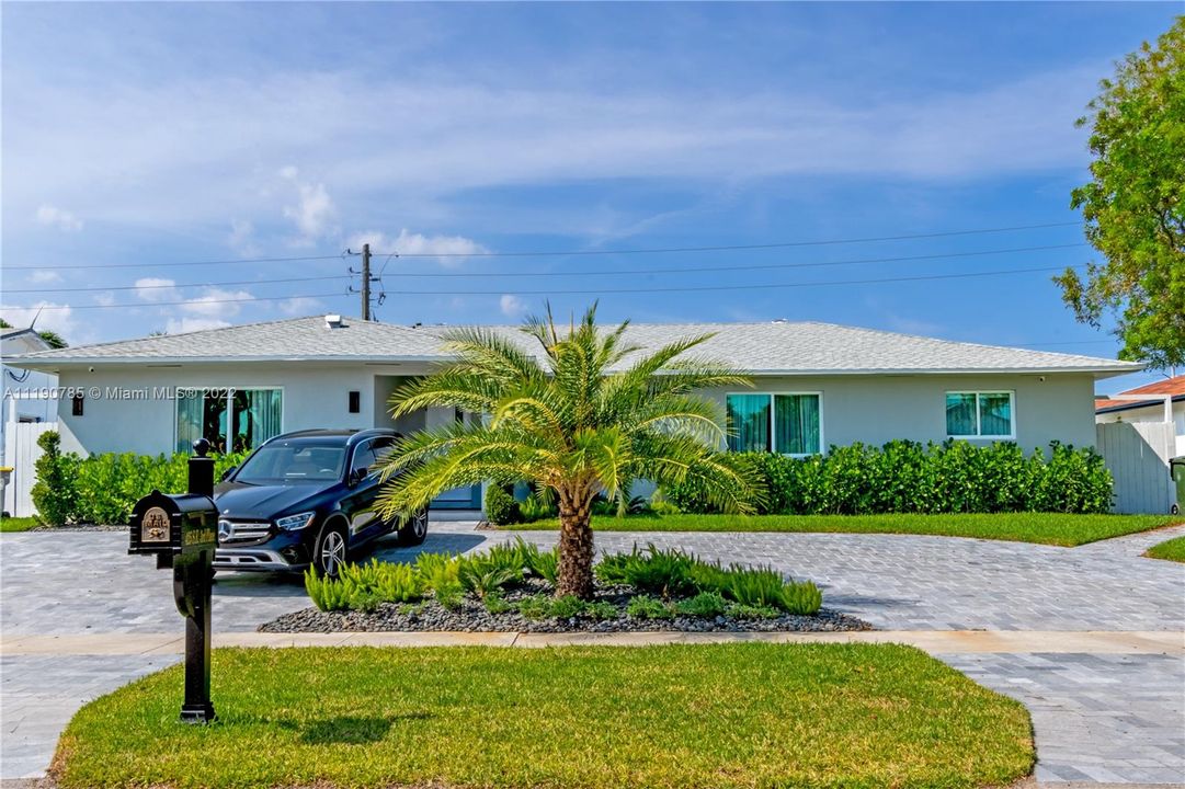 Recently Sold: $1,000,000 (4 beds, 3 baths, 1816 Square Feet)