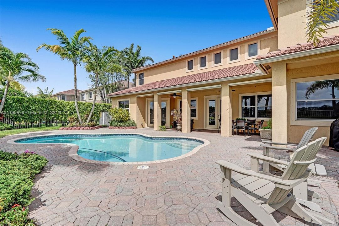Recently Sold: $1,650,000 (6 beds, 5 baths, 4803 Square Feet)