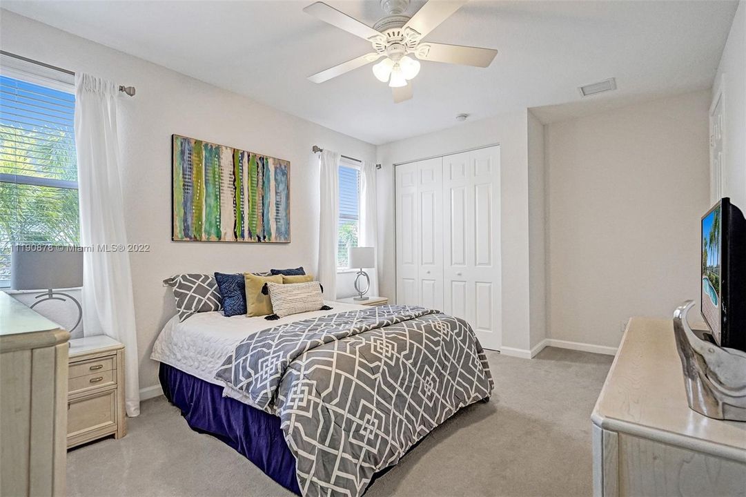 最近售出: $1,650,000 (6 贝兹, 5 浴室, 4803 平方英尺)