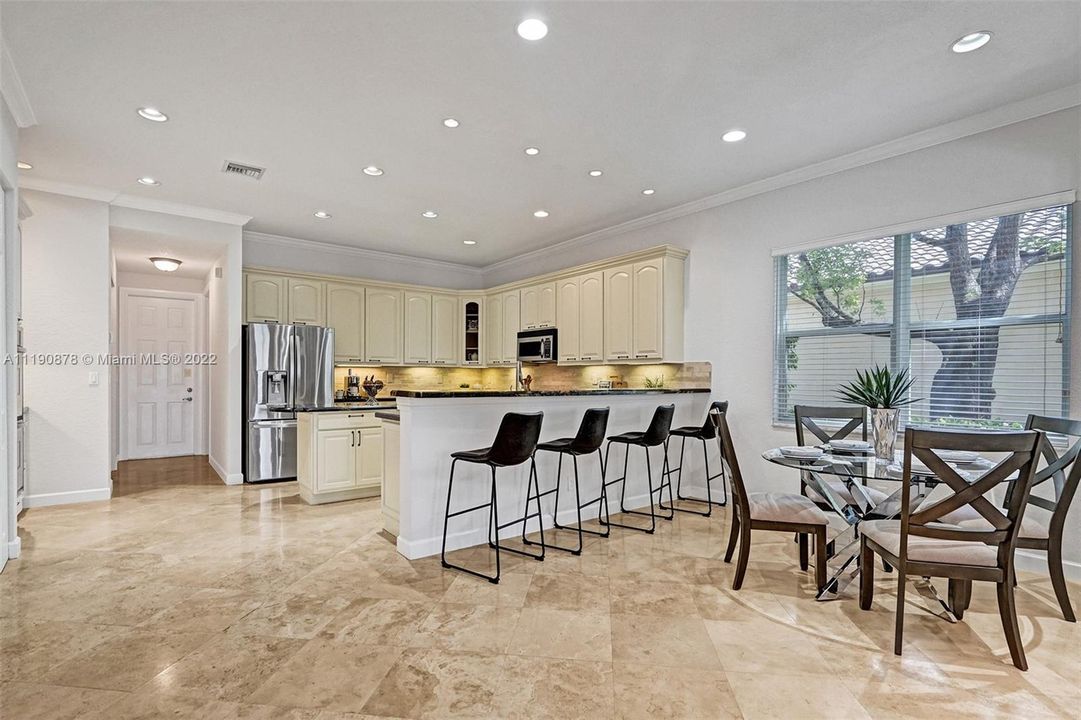 最近售出: $1,650,000 (6 贝兹, 5 浴室, 4803 平方英尺)