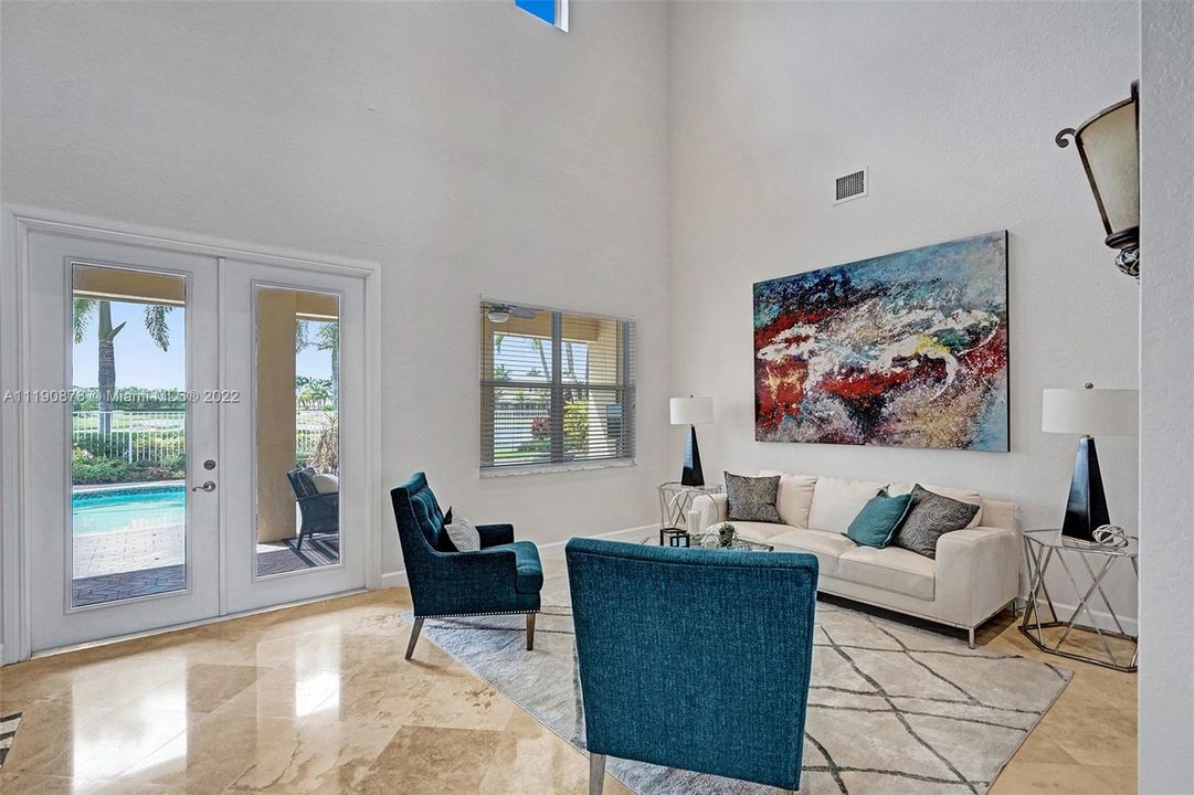 最近售出: $1,650,000 (6 贝兹, 5 浴室, 4803 平方英尺)