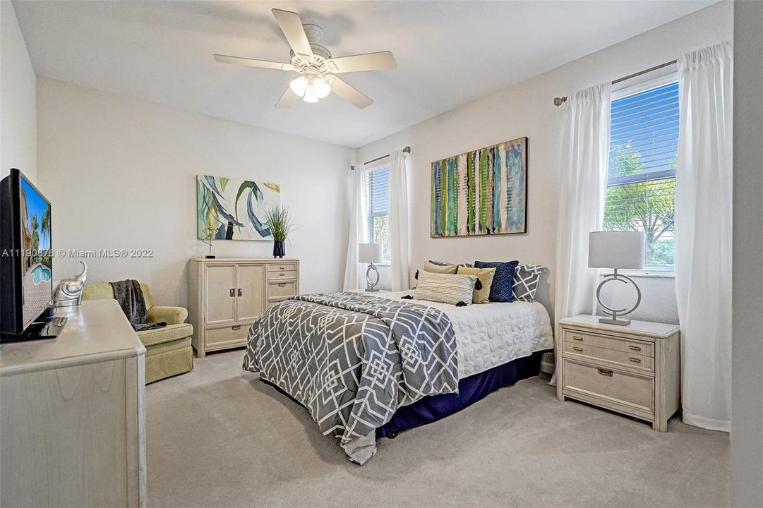 最近售出: $1,650,000 (6 贝兹, 5 浴室, 4803 平方英尺)