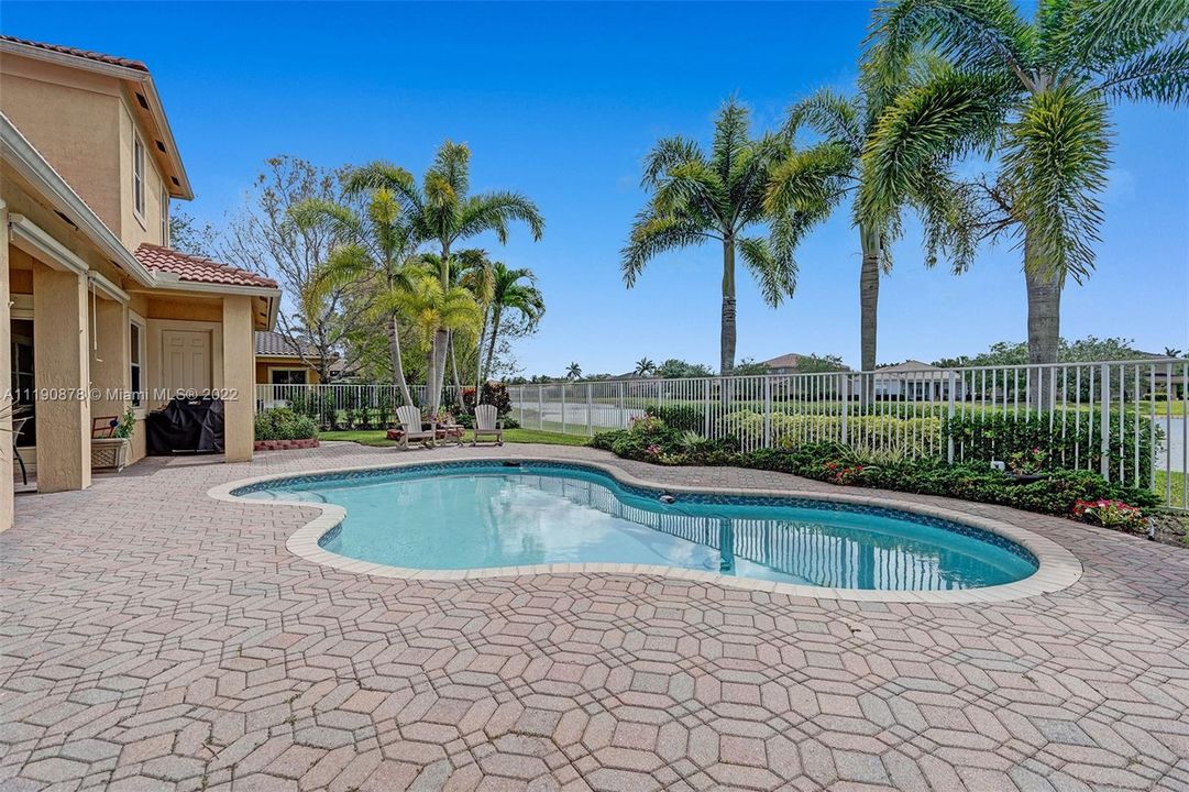 最近售出: $1,650,000 (6 贝兹, 5 浴室, 4803 平方英尺)