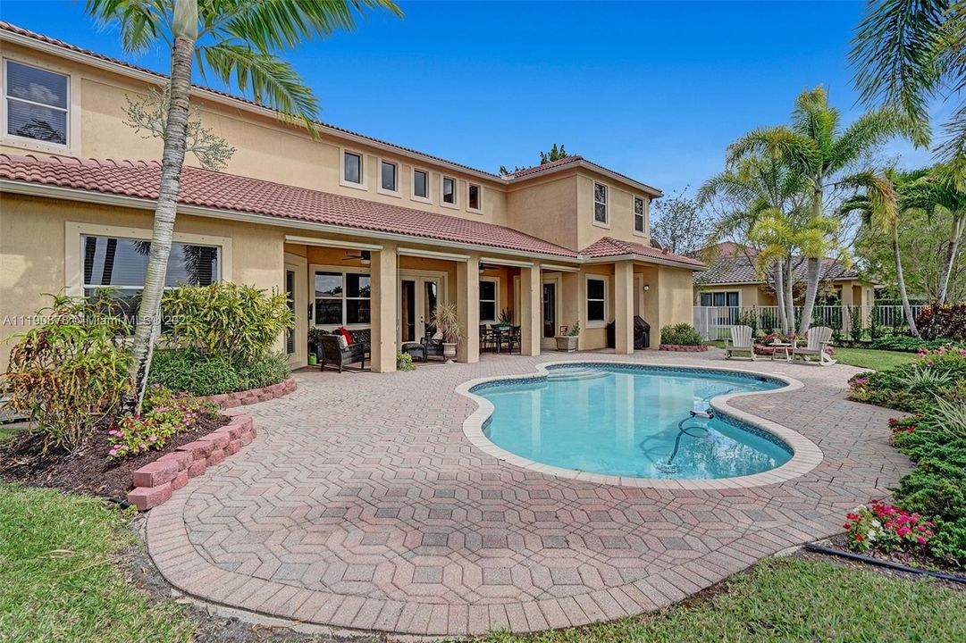 Recently Sold: $1,650,000 (6 beds, 5 baths, 4803 Square Feet)