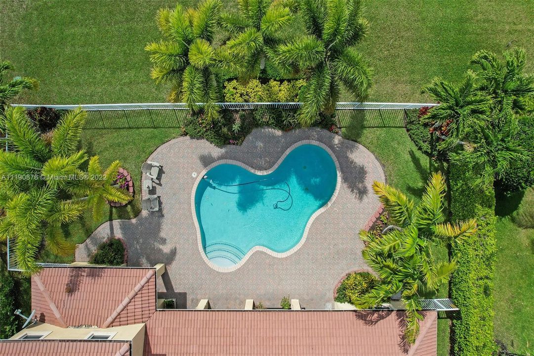 最近售出: $1,650,000 (6 贝兹, 5 浴室, 4803 平方英尺)