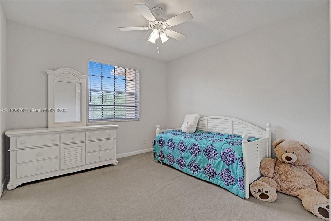 最近售出: $1,650,000 (6 贝兹, 5 浴室, 4803 平方英尺)