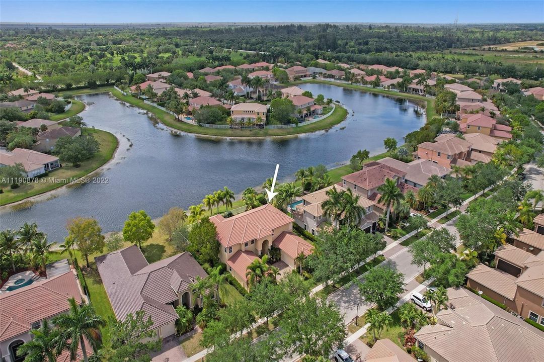 最近售出: $1,650,000 (6 贝兹, 5 浴室, 4803 平方英尺)