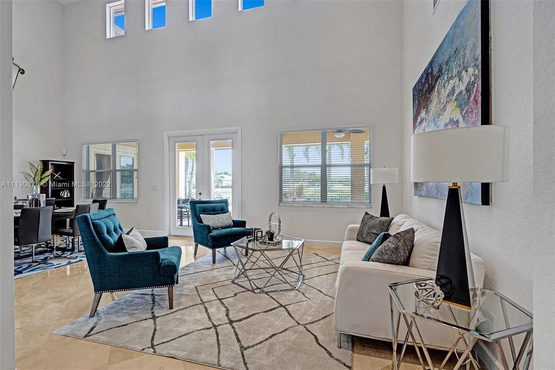 最近售出: $1,650,000 (6 贝兹, 5 浴室, 4803 平方英尺)