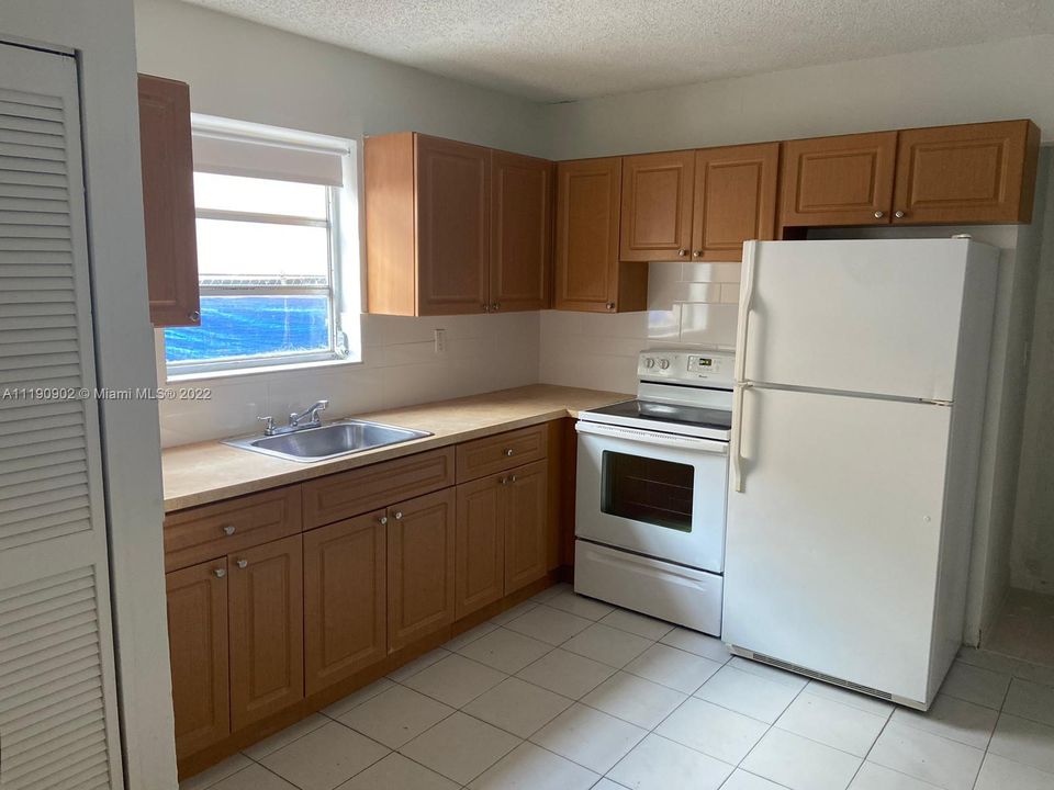 Recently Rented: $2,150 (2 beds, 1 baths, 2550 Square Feet)