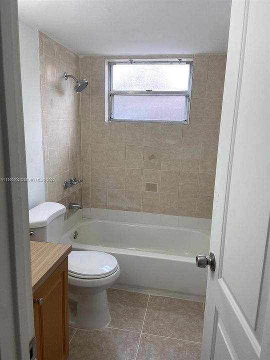 Recently Rented: $2,150 (2 beds, 1 baths, 2550 Square Feet)