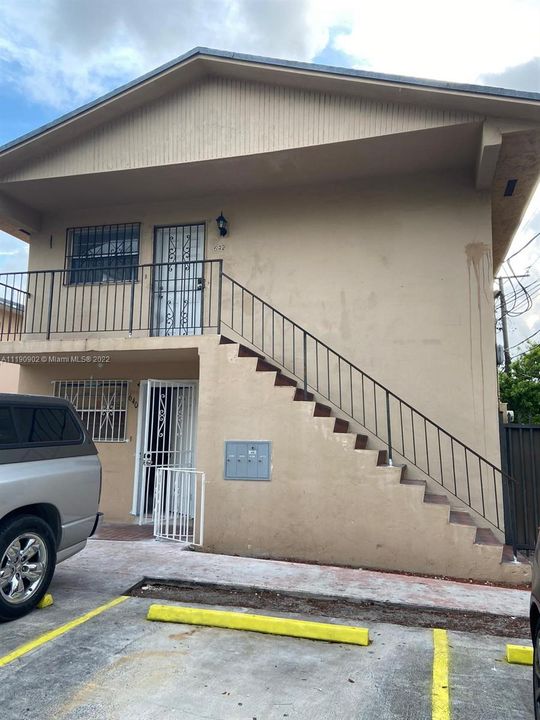 Recently Rented: $2,150 (2 beds, 1 baths, 2550 Square Feet)