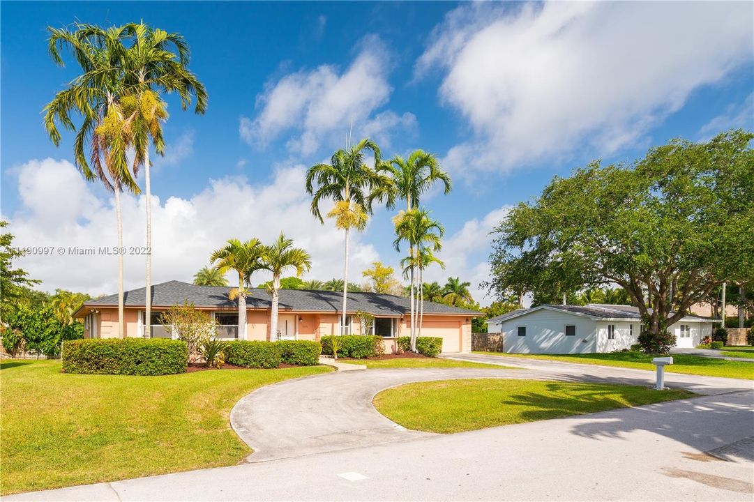 Recently Sold: $750,000 (3 beds, 2 baths, 1965 Square Feet)