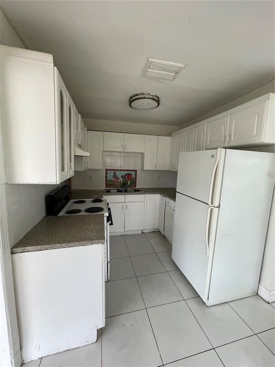 Recently Sold: $350,000 (3 beds, 1 baths, 1030 Square Feet)