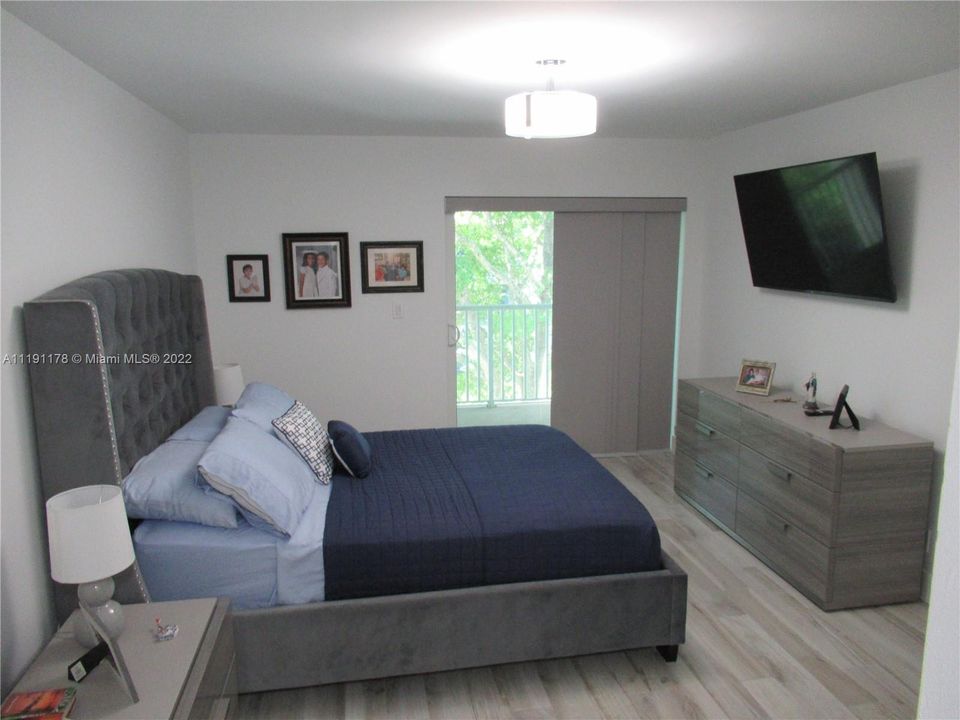 LAKE VIEW FROM SCREENED BALCONY