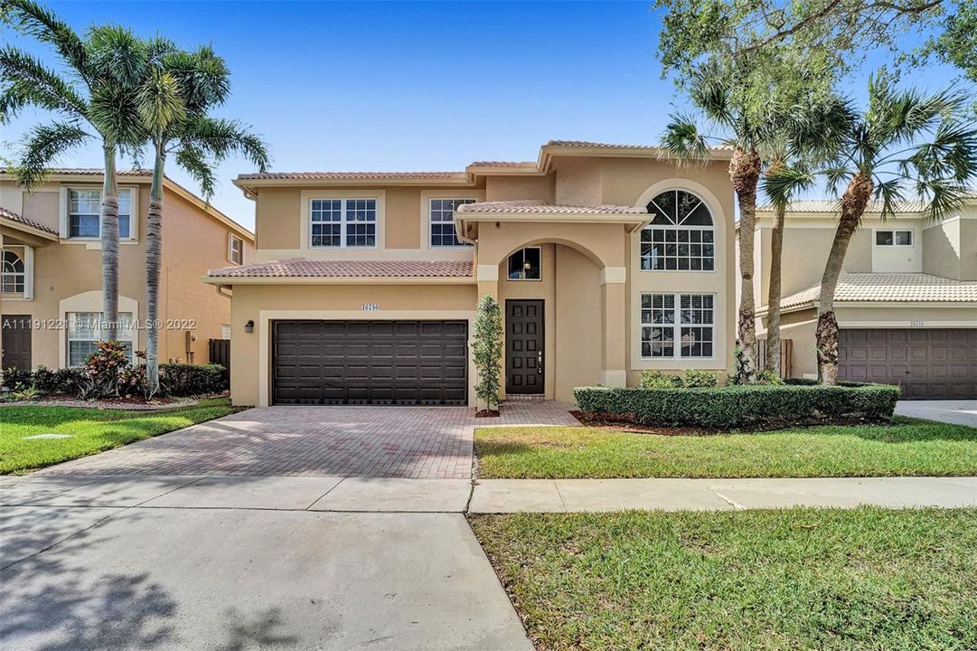 Recently Sold: $749,900 (4 beds, 3 baths, 2709 Square Feet)