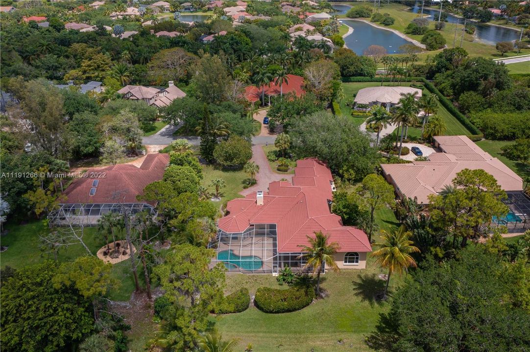 Vendido Recientemente: $1,799,900 (6 camas, 5 baños, 4514 Pies cuadrados)