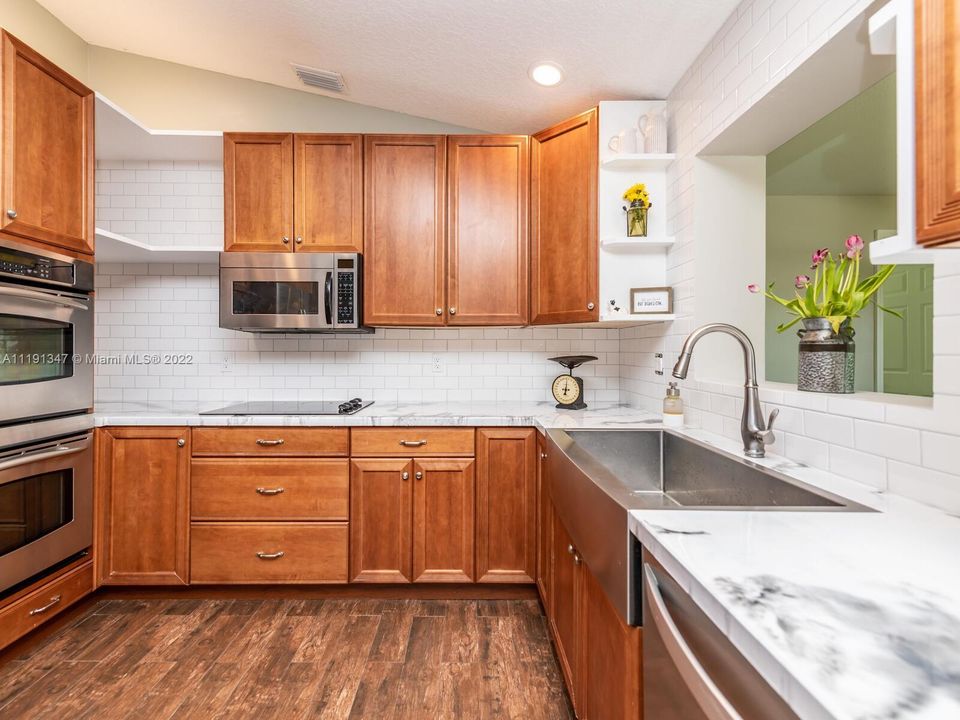 Недавно продано: $738,989 (4 спален, 2 ванн, 3067 Квадратных фут)