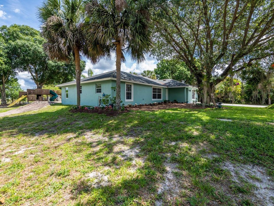 Недавно продано: $738,989 (4 спален, 2 ванн, 3067 Квадратных фут)