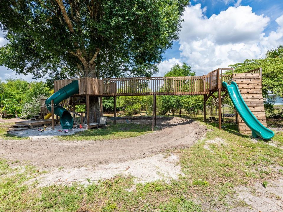 Недавно продано: $738,989 (4 спален, 2 ванн, 3067 Квадратных фут)