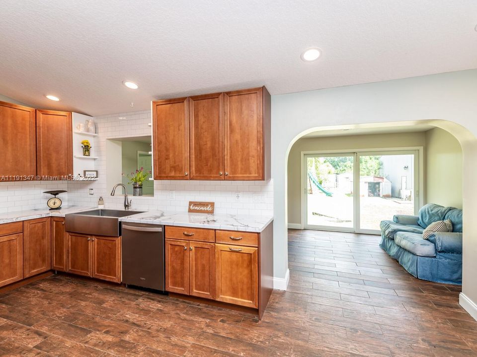 Недавно продано: $738,989 (4 спален, 2 ванн, 3067 Квадратных фут)