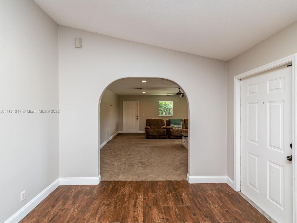 Недавно продано: $738,989 (4 спален, 2 ванн, 3067 Квадратных фут)