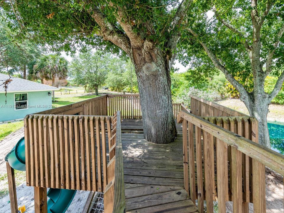 Недавно продано: $738,989 (4 спален, 2 ванн, 3067 Квадратных фут)