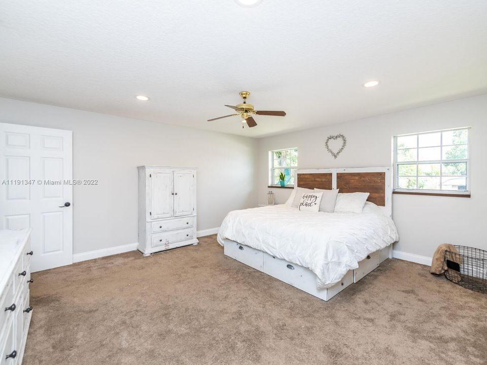 Недавно продано: $738,989 (4 спален, 2 ванн, 3067 Квадратных фут)