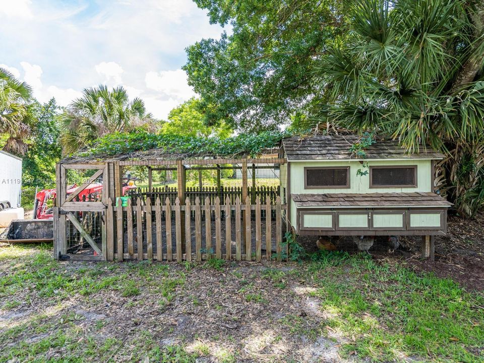 Недавно продано: $738,989 (4 спален, 2 ванн, 3067 Квадратных фут)