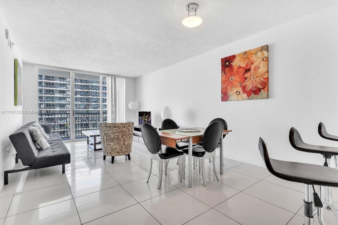 Recently Sold: $424,000 (1 beds, 1 baths, 825 Square Feet)