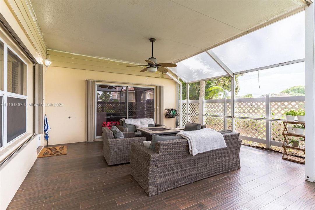 Recently Sold: $345,000 (2 beds, 2 baths, 1374 Square Feet)