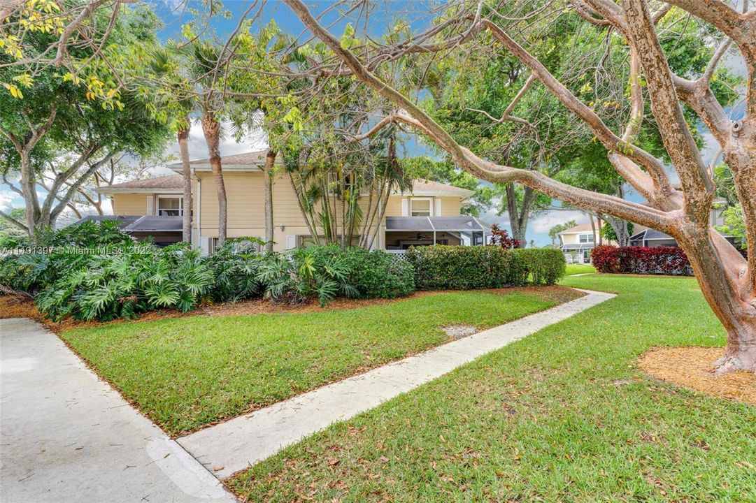 Recently Sold: $345,000 (2 beds, 2 baths, 1374 Square Feet)