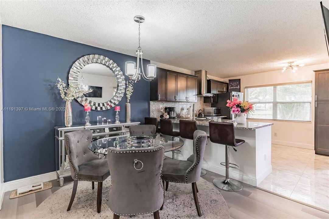 Recently Sold: $345,000 (2 beds, 2 baths, 1374 Square Feet)