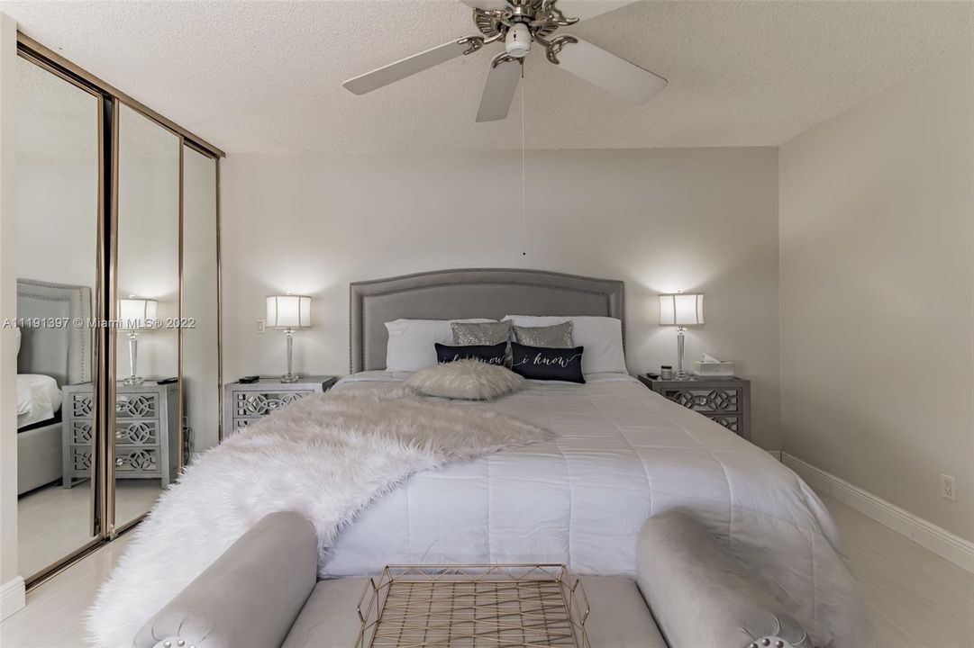 Recently Sold: $345,000 (2 beds, 2 baths, 1374 Square Feet)