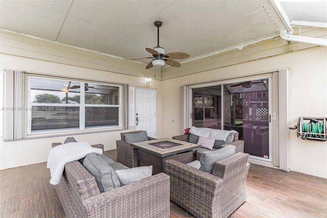 Recently Sold: $345,000 (2 beds, 2 baths, 1374 Square Feet)