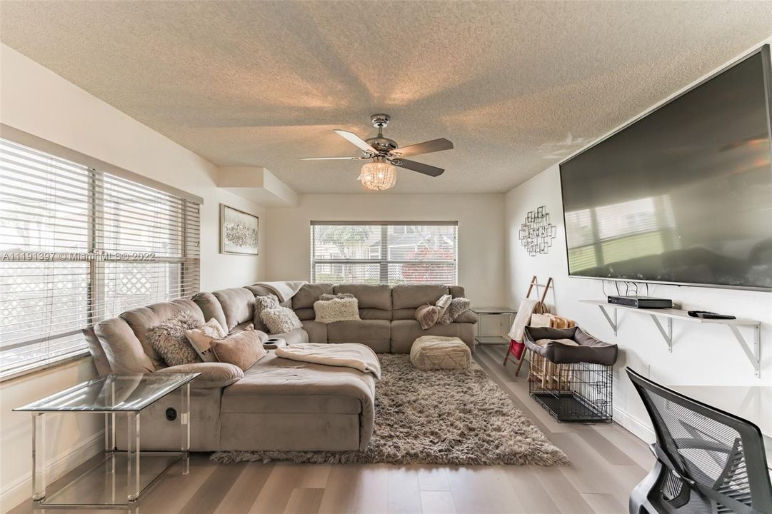 Recently Sold: $345,000 (2 beds, 2 baths, 1374 Square Feet)