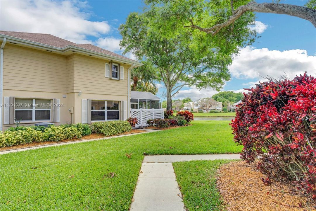 Recently Sold: $345,000 (2 beds, 2 baths, 1374 Square Feet)