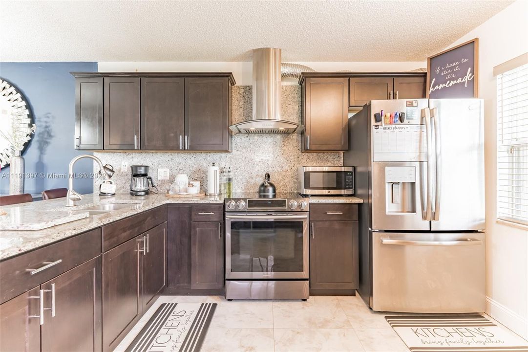 Recently Sold: $345,000 (2 beds, 2 baths, 1374 Square Feet)